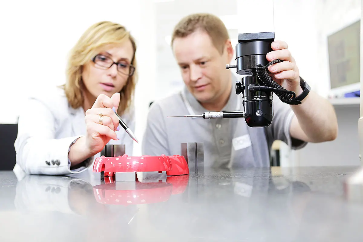 2 peaople working on Quality at Rosti Europe