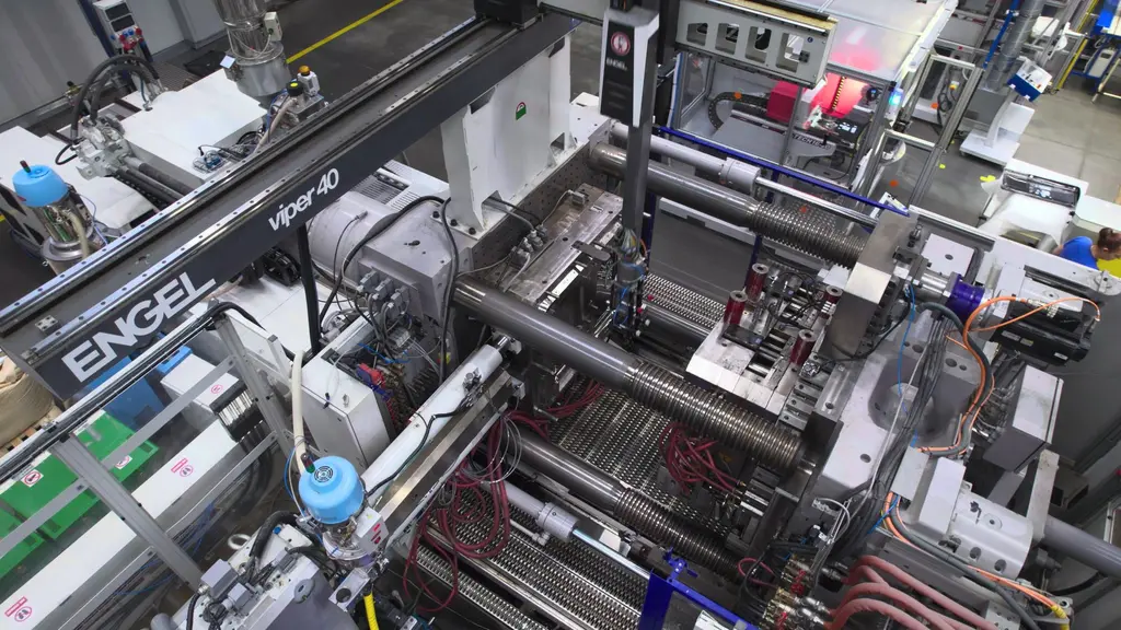 Multi cavity injection moulding