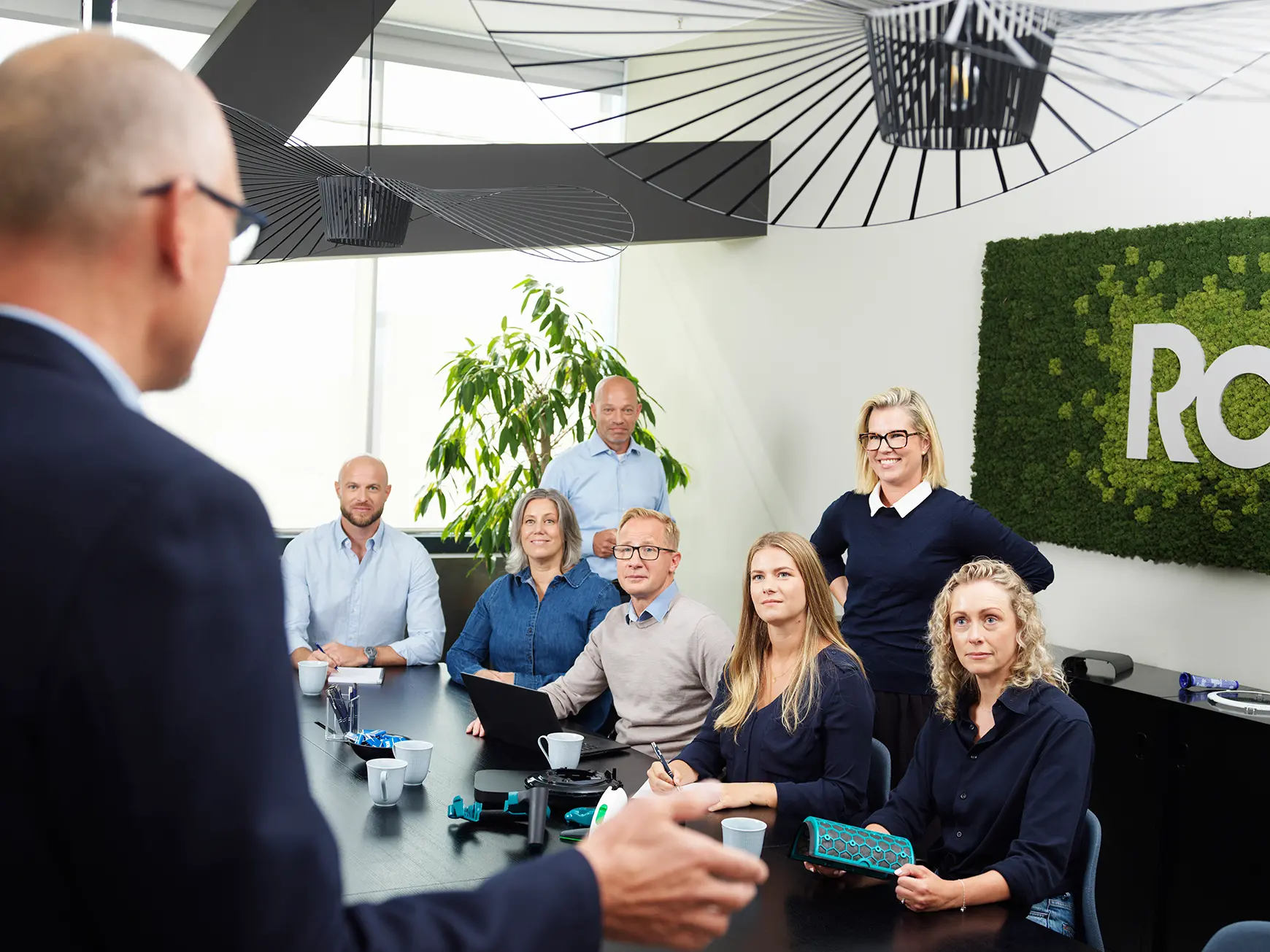 A group of peaople in a conference.