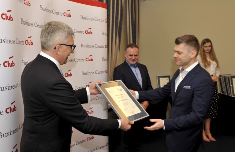 Michal Lubik, Managing Director of Rosti Poland, received the award from BCC