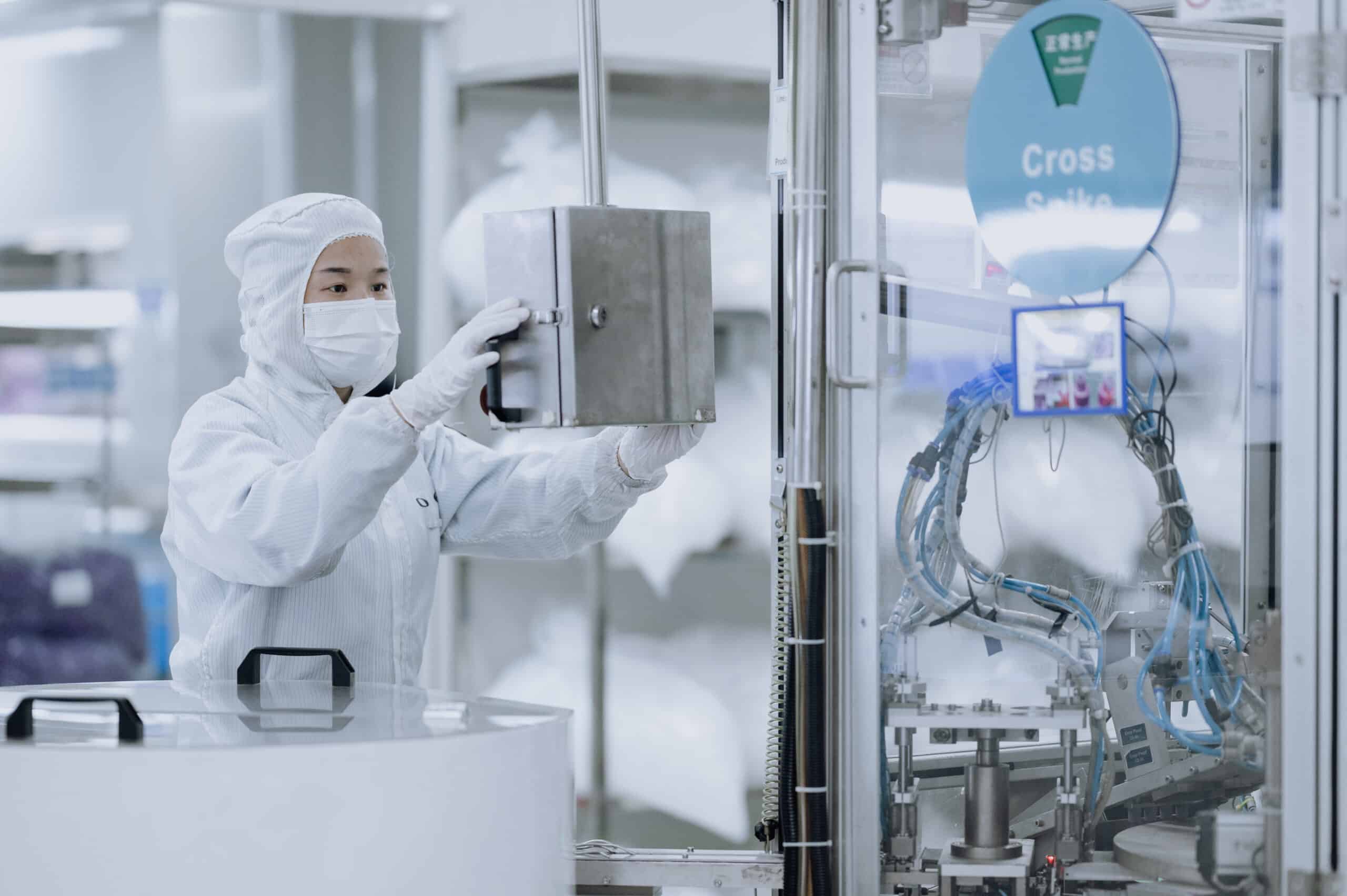 Cleanroom injection molding