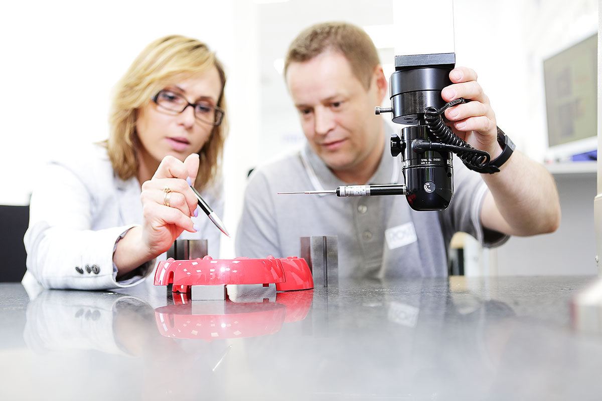 2 peaople working on Quality at Rosti Europe