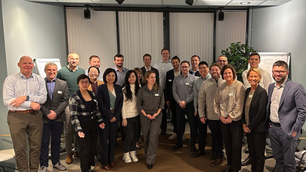 A bunch of nice people from rosti in a leadership programme